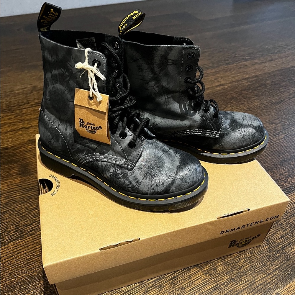 Dr. Martens tie dye print NWT, woman’s size 6